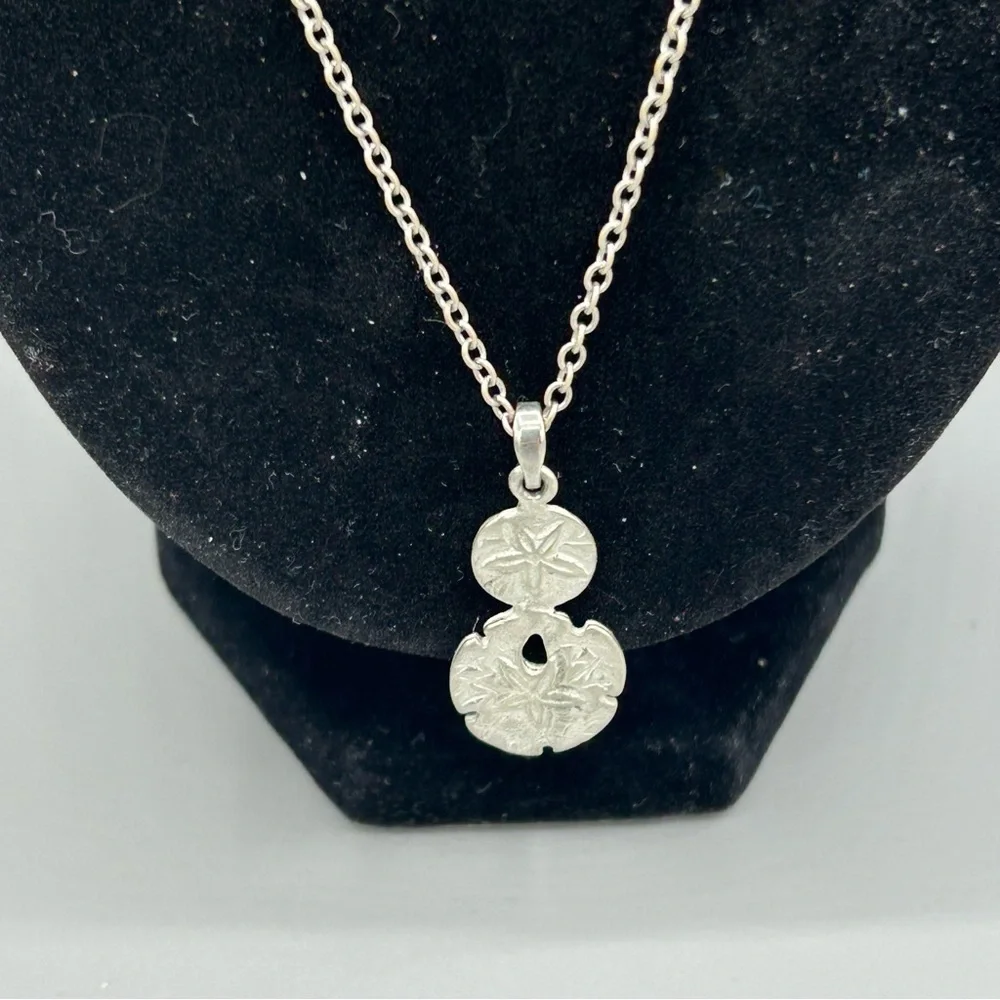 Vintage Unmarked Silver Sand Dollar Necklace | Coastal Beach Charm 18” - Picture 8 of 12